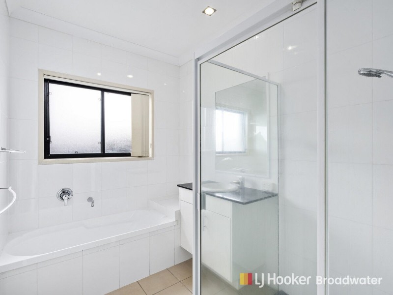 2/33 Harley Street, Labrador QLD 4215