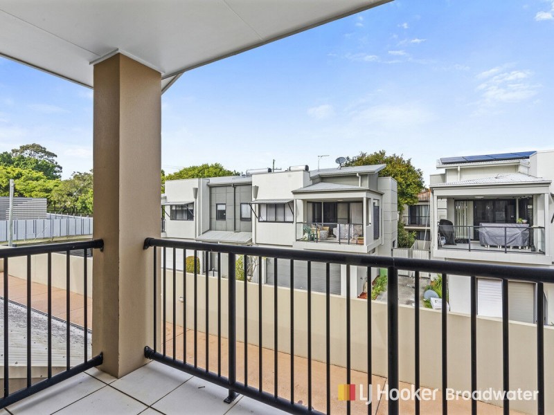 2/33 Harley Street, Labrador QLD 4215