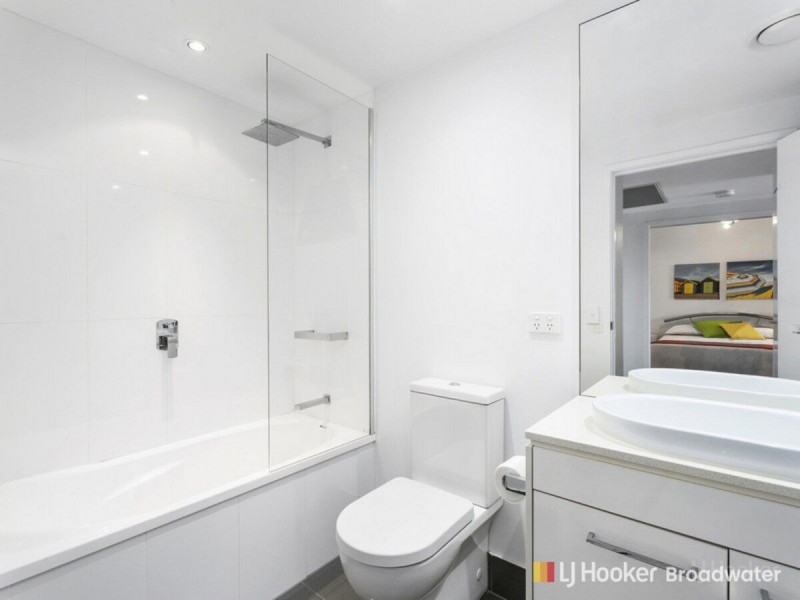 305/20 Labrador Street, Labrador QLD 4215