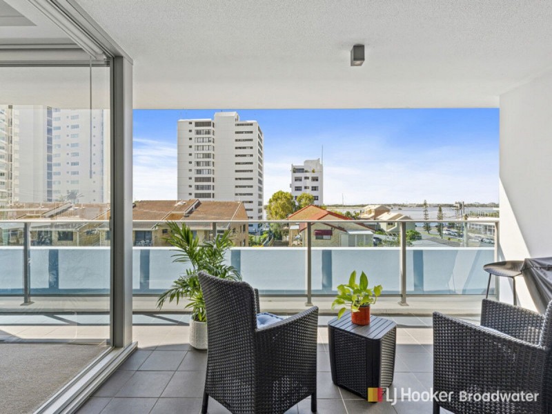 305/20 Labrador Street, Labrador QLD 4215