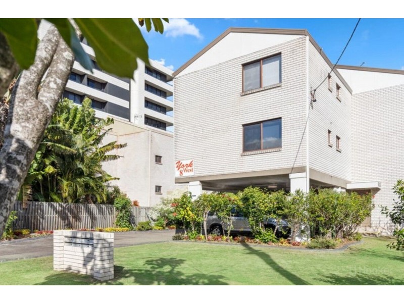 4/8 Baker Avenue, Labrador QLD 4215