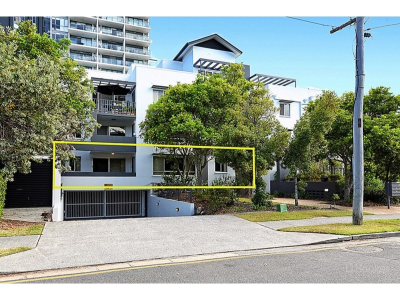1/18 Parker Street, Labrador QLD 4215