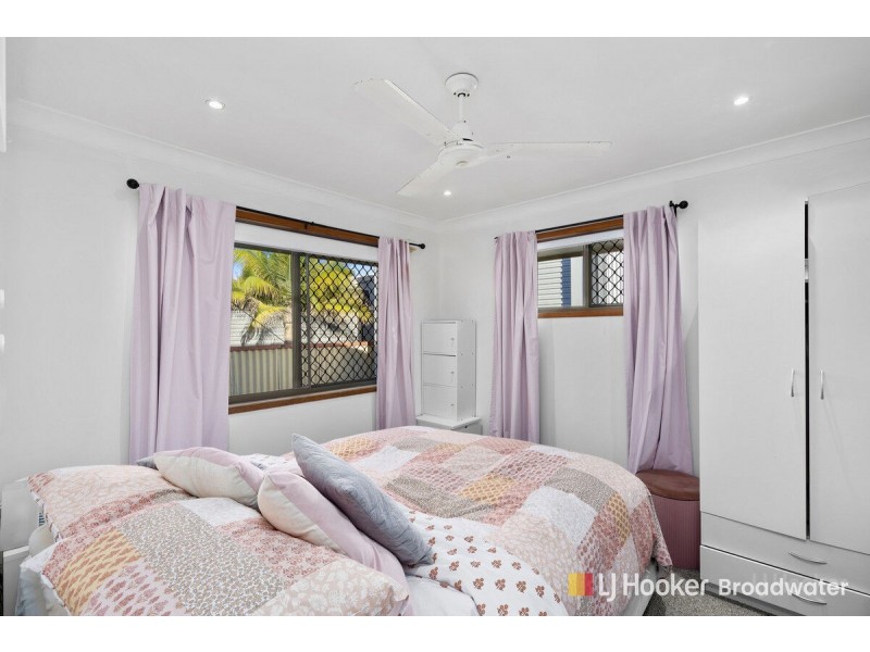 30 Teal Avenue, Paradise Point QLD 4216