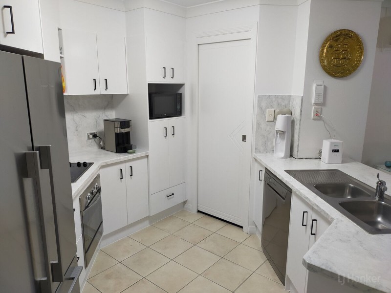 102/392-398 Marine Parade, Labrador QLD 4215