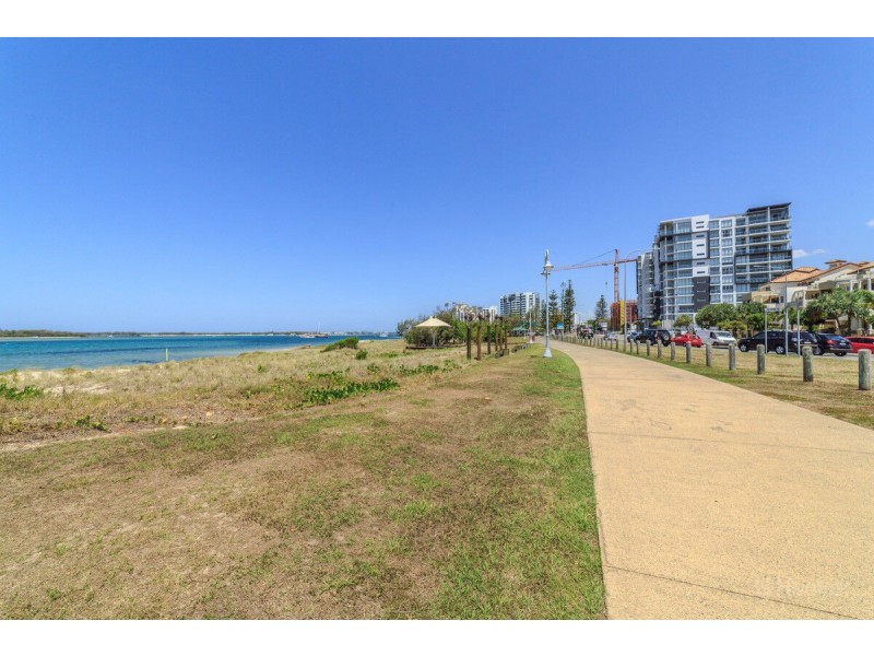 102/392-398 Marine Parade, Labrador QLD 4215