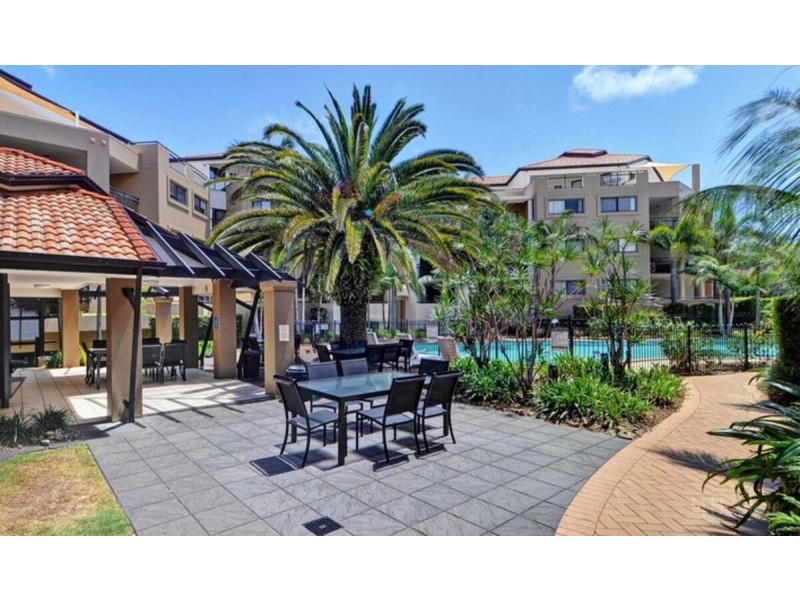 102/392-398 Marine Parade, Labrador QLD 4215