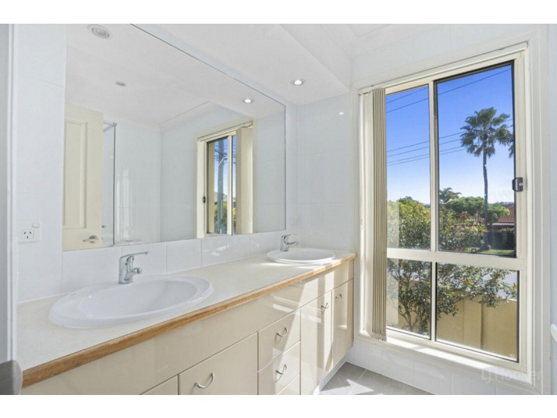 9/395 Pine Ridge Road, Runaway Bay QLD 4216