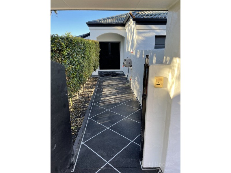 5 Ken Crescent, Helensvale QLD 4212