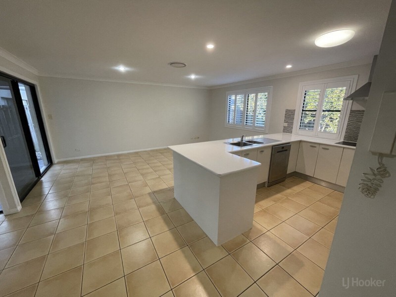 5 Ken Crescent, Helensvale QLD 4212