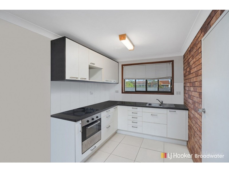 8/157 Muir Street, Labrador QLD 4215