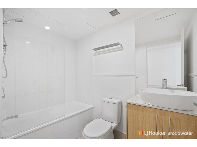 404/41 Labrador Street, Labrador QLD 4215