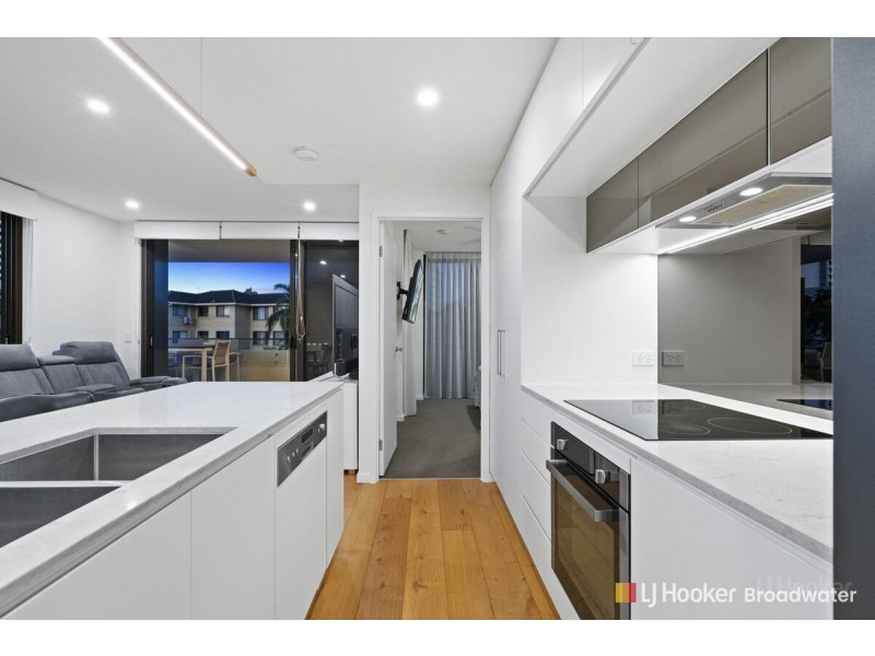 204/110 Frank Street, Labrador QLD 4215