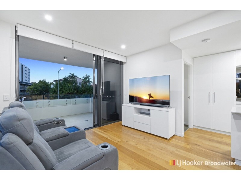 204/110 Frank Street, Labrador QLD 4215