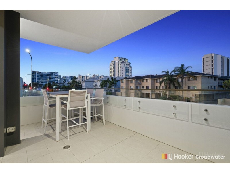 204/110 Frank Street, Labrador QLD 4215