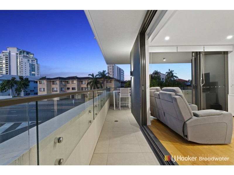 204/110 Frank Street, Labrador QLD 4215