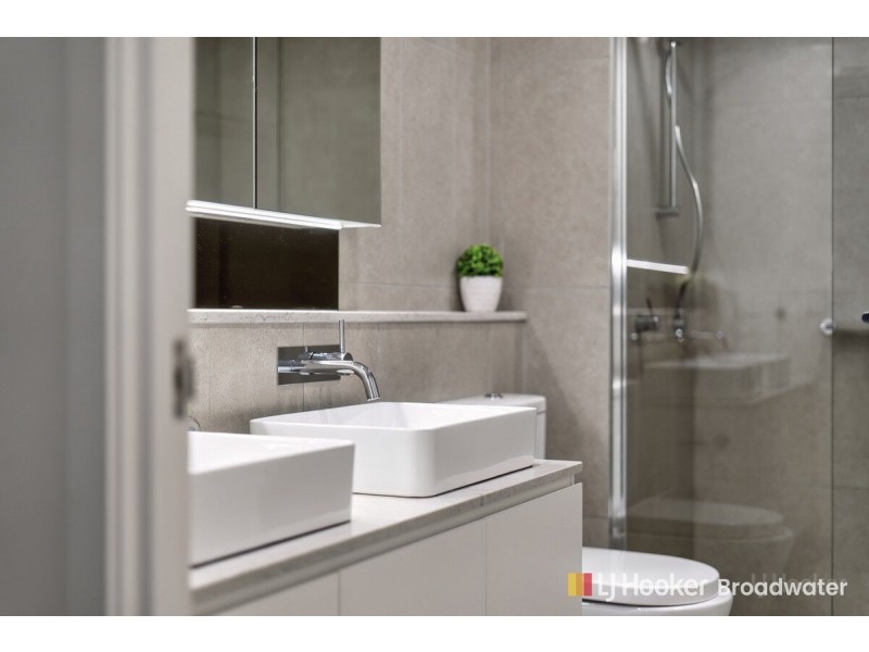 204/110 Frank Street, Labrador QLD 4215