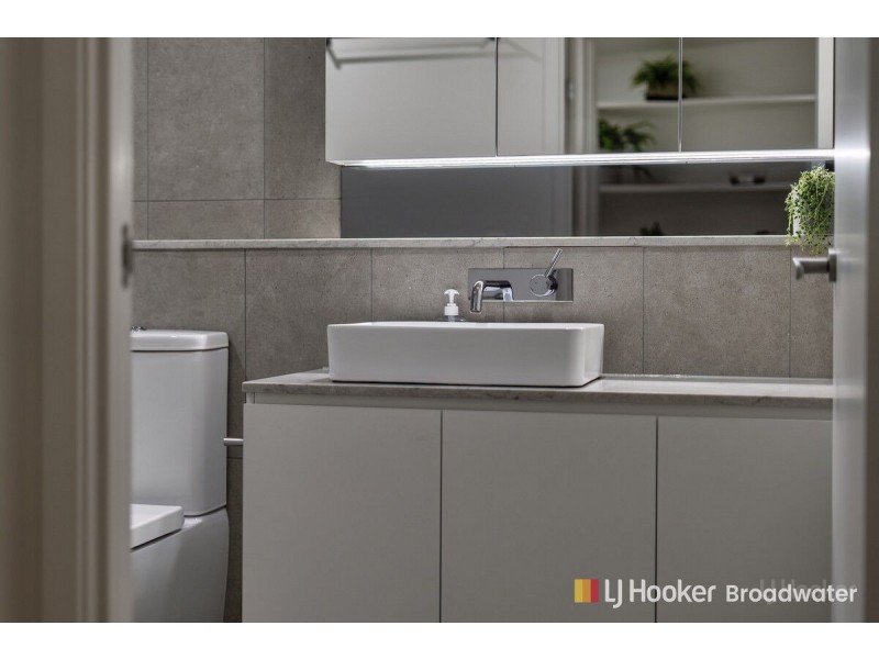 204/110 Frank Street, Labrador QLD 4215