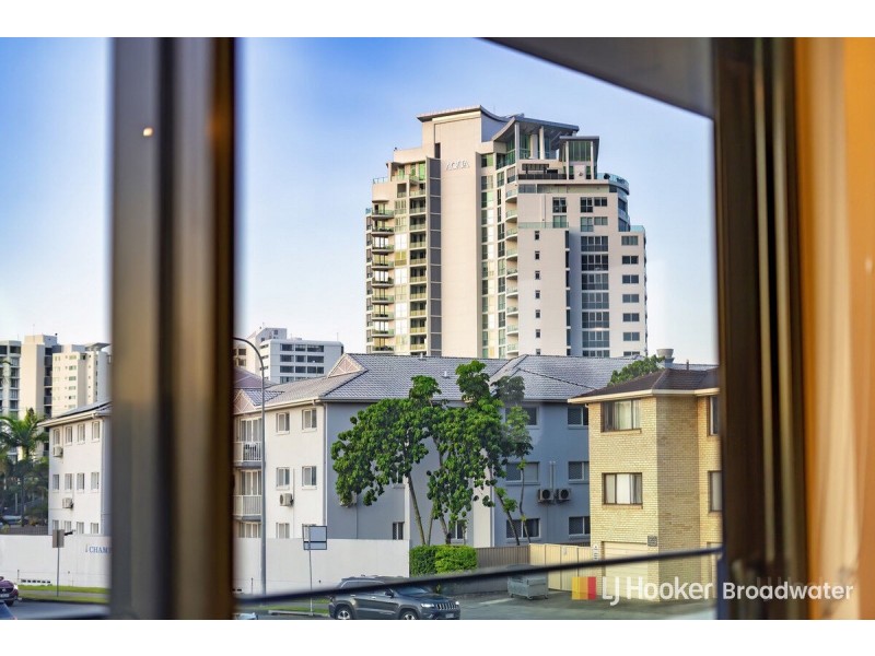 204/110 Frank Street, Labrador QLD 4215