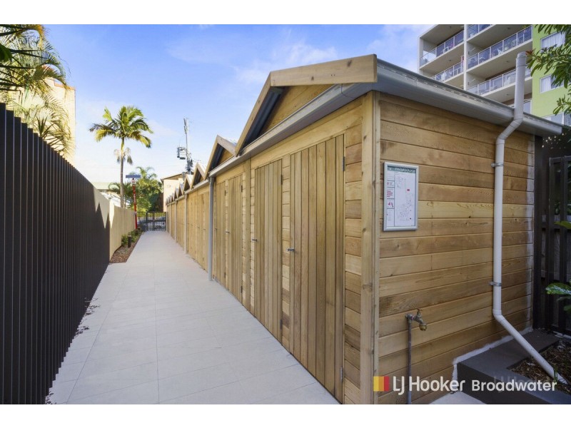 204/110 Frank Street, Labrador QLD 4215