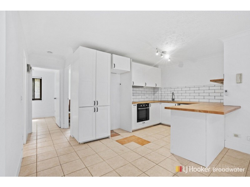2/9 Bradford Street, Labrador QLD 4215