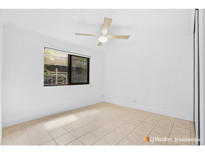 2/9 Bradford Street, Labrador QLD 4215