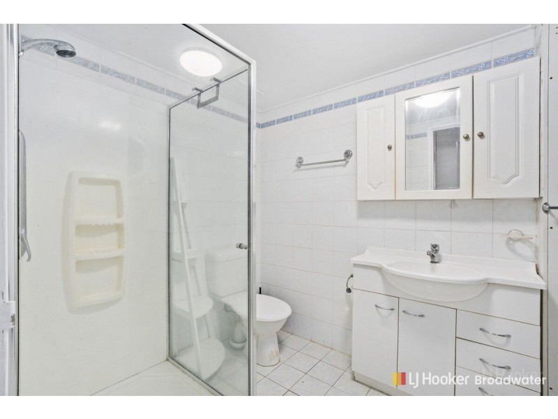 2/9 Bradford Street, Labrador QLD 4215