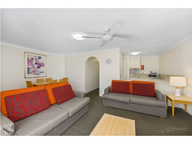 1/210 Marine Parade, Labrador QLD 4215