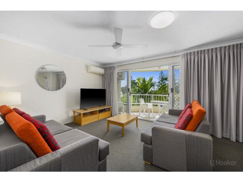 1/210 Marine Parade, Labrador QLD 4215
