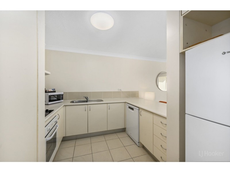 1/210 Marine Parade, Labrador QLD 4215