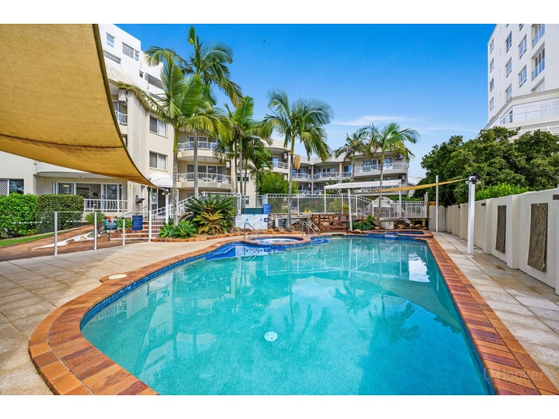 1/210 Marine Parade, Labrador QLD 4215