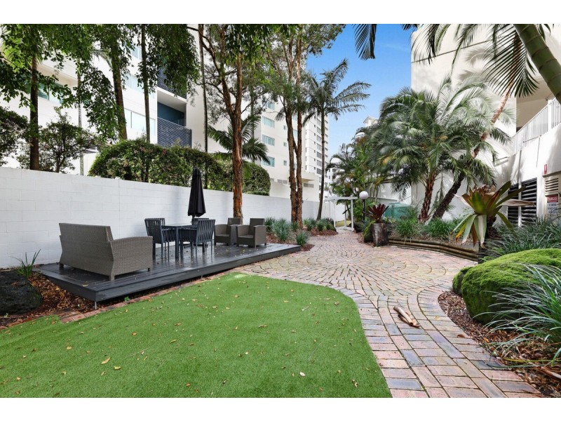 804/41 Labrador Street, Labrador QLD 4215