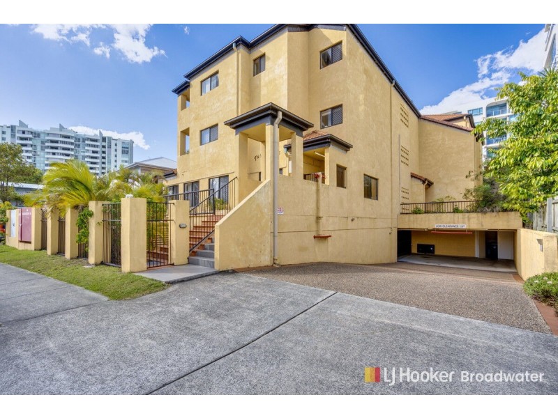2/143 Frank Street, Labrador QLD 4215