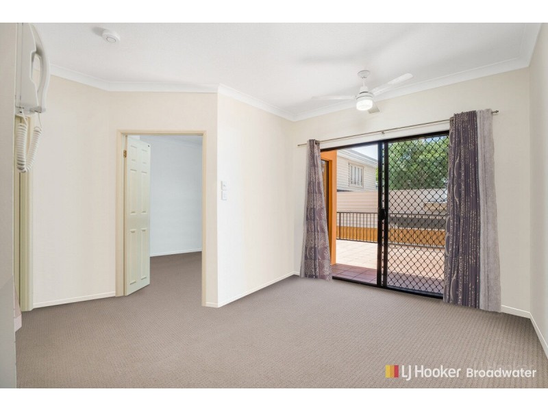 2/143 Frank Street, Labrador QLD 4215