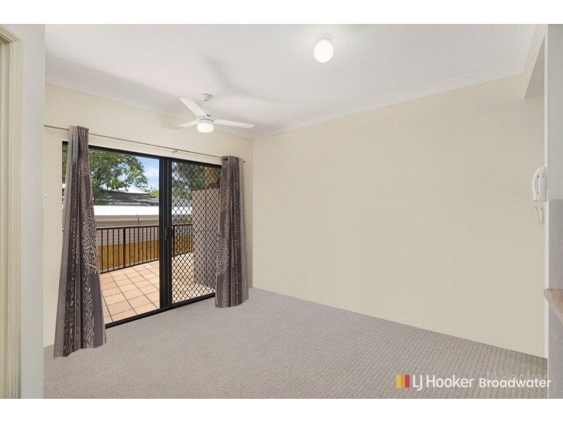 2/143 Frank Street, Labrador QLD 4215