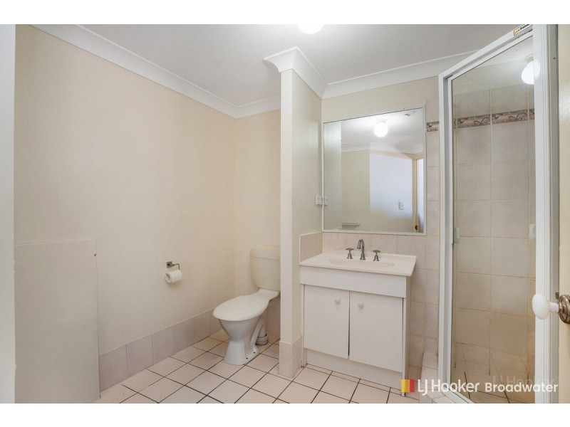 2/143 Frank Street, Labrador QLD 4215