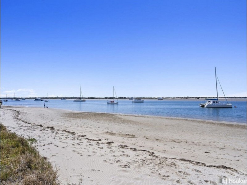 11/7-9 Robert Street, Labrador QLD 4215