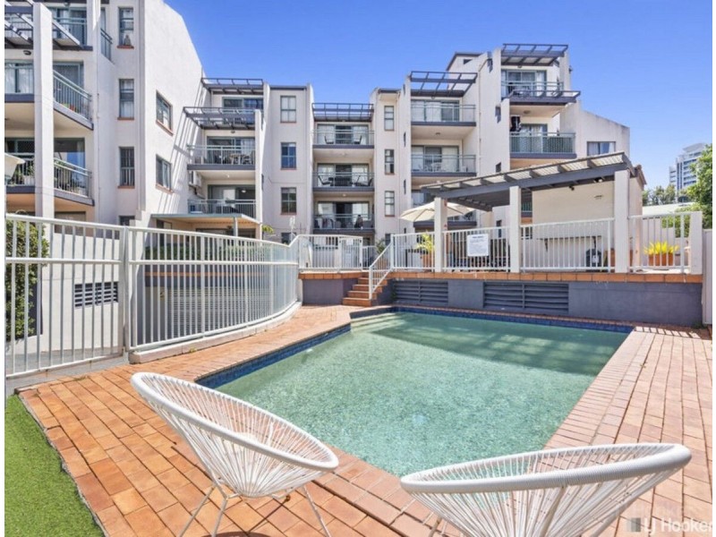 11/7-9 Robert Street, Labrador QLD 4215