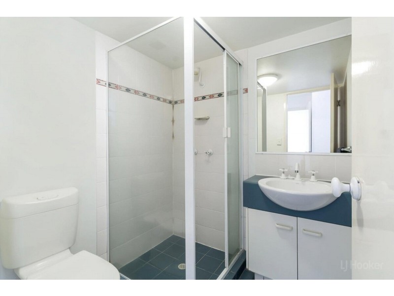 11/7-9 Robert Street, Labrador QLD 4215