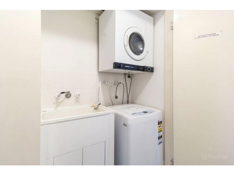 11/7-9 Robert Street, Labrador QLD 4215