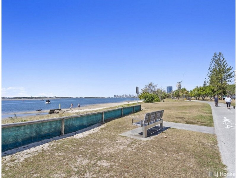 11/7-9 Robert Street, Labrador QLD 4215