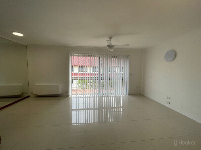 8/19 Huth Street, Labrador QLD 4215
