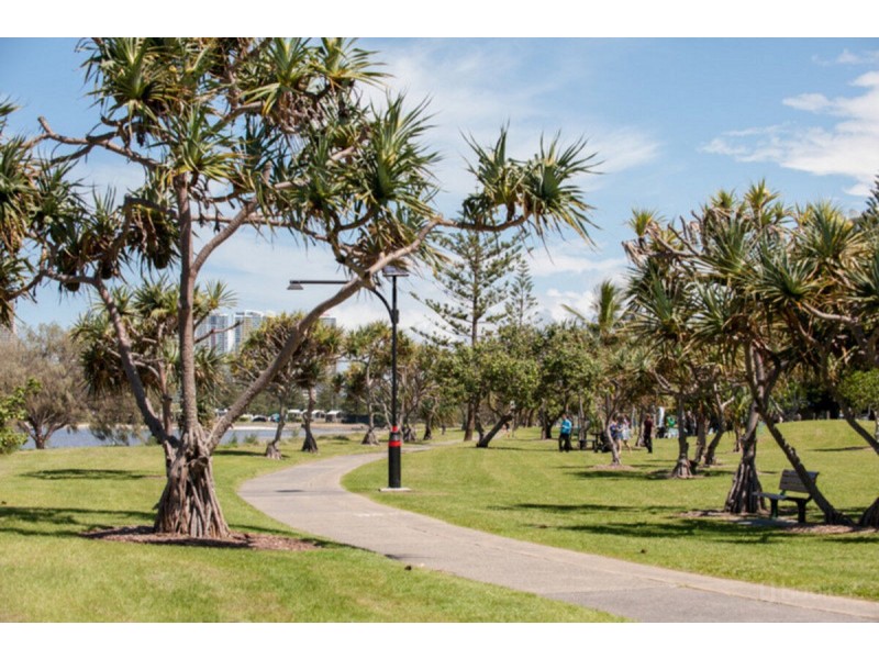 6/39 Middle Street, Labrador QLD 4215