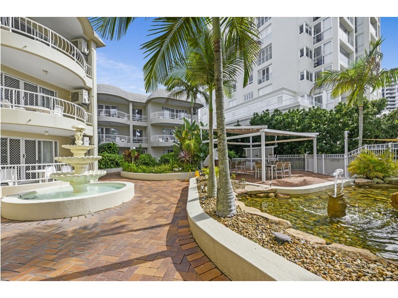 13/210 Marine Parade, Labrador QLD 4215