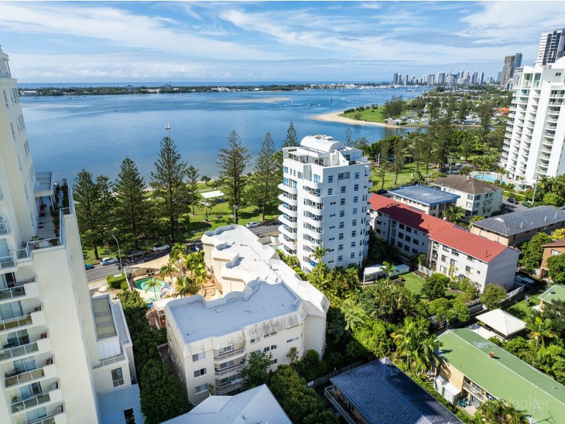 13/210 Marine Parade, Labrador QLD 4215