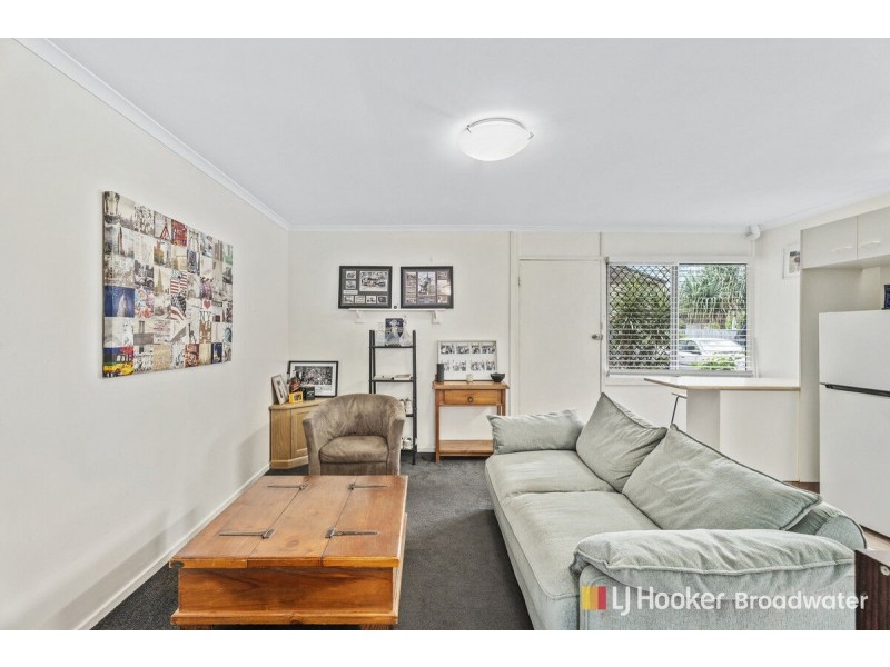 2/13 Central Street, Labrador QLD 4215