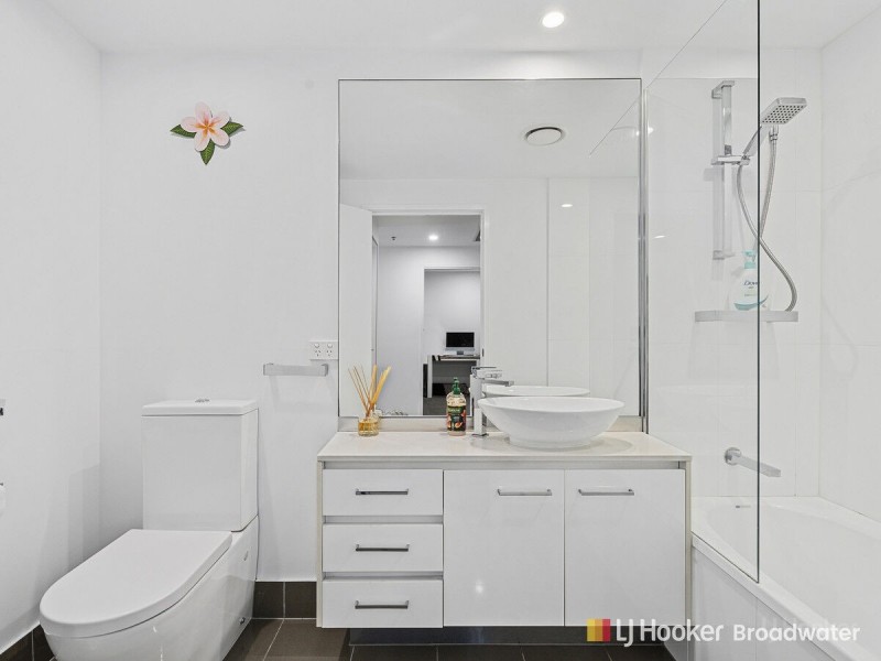 913/19 Imperial Parade, Labrador QLD 4215