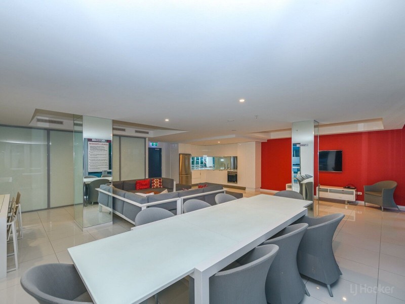913/19 Imperial Parade, Labrador QLD 4215