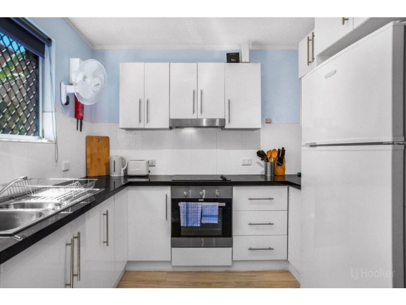 8/14 Central Street, Labrador QLD 4215