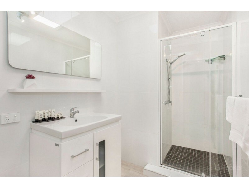 8/14 Central Street, Labrador QLD 4215