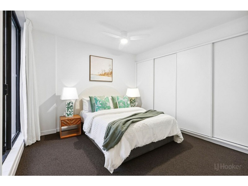 1403/41 Labrador Street, Labrador QLD 4215